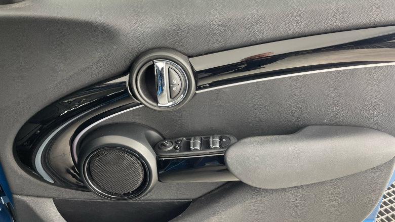 MINI Hatchback 1.5 Cooper Classic 5dr Petrol Hatchback